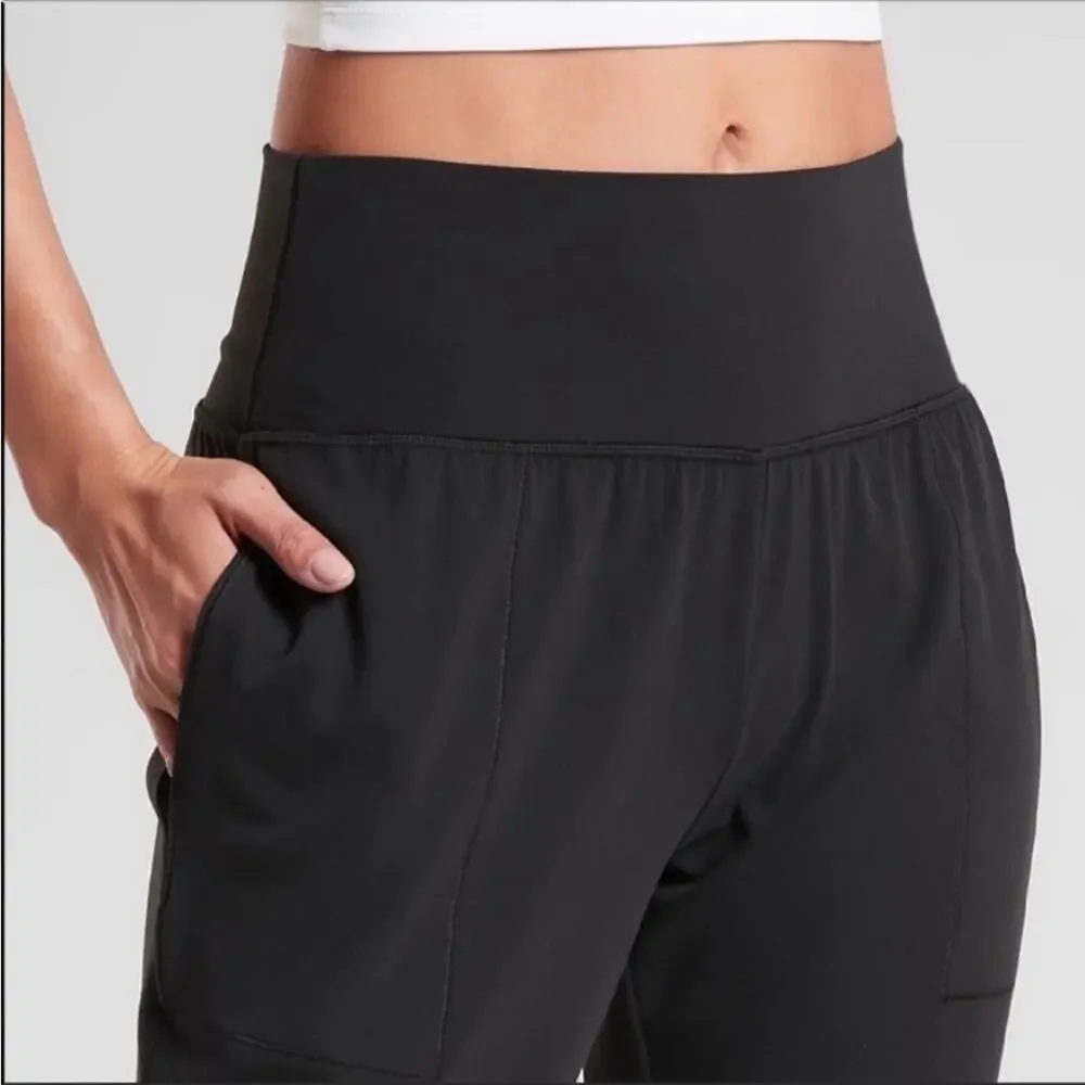 Athleta Salutation Black Lightweight Comfy Jogger in Powervita Size Medium - Picture 13 of 14